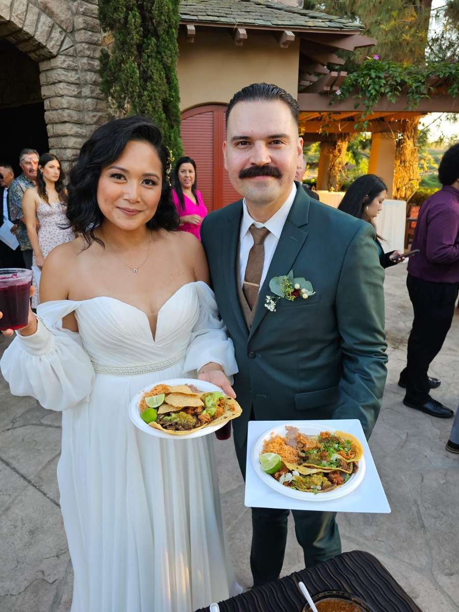Newlywed couple enjoying tacos at their Tacos Don Jorge wedding reception